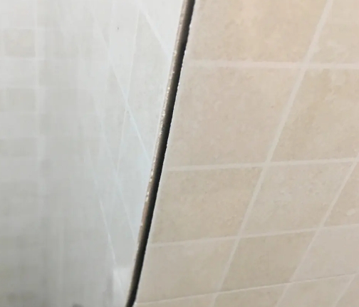 织金瓷砖空鼓维修公司分享阳台瓷砖脱落的修复过程可以分为以下几个步骤