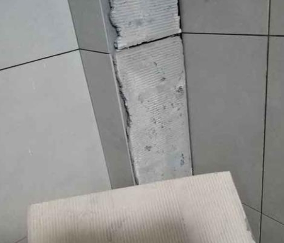 织金瓷砖空鼓维修公司分享下厨房瓷砖脱落的补救措施。